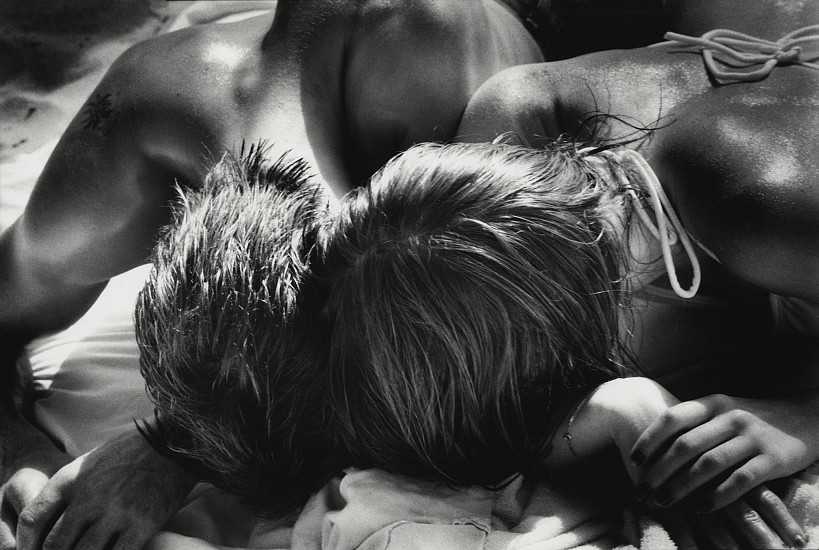 Joseph Szabo, TÁªte-Á -TÁªte, Jones Beach, 1981
Gelatin silver print, 8 x 11 7/8 in. (20.3 x 30.2 cm)
Edition of 20
3915
