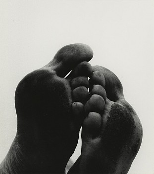 Aaron Siskind - Feet 139