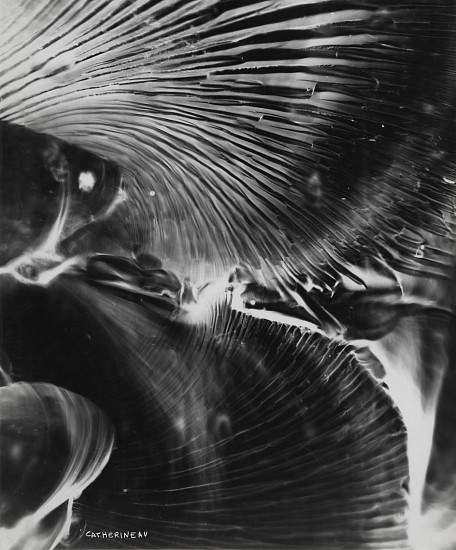 Roger Catherineau, Éclat, 1954
Vintage gelatin silver print, 13 7/8 x 11 3/4 in. (35.4 x 29.8 cm)
translation: Glare
(possibly a "straight" photograph of broken glass but we are not sure)
1073
$7,500