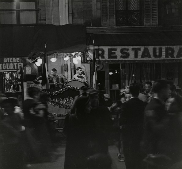 Pierre Jahan, Paris la Nuit, 1938
Vintage gelatin silver print, 11 3/4 x 12 5/8 in. (29.8 x 32.1 cm)
7913
Sold