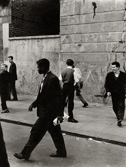 Roger Mayne, Southam Street, North Kensington, London, 1958
Vintage gelatin silver print, 7 1/8 x 5 7/16 in. (18.1 x 13.8 cm)
6454
$4,500