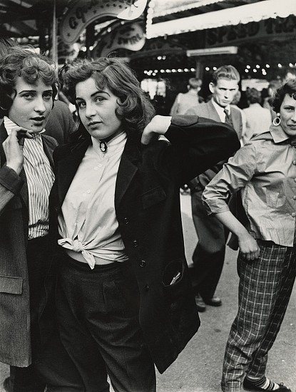 Roger Mayne, Teddy Girls, Battersea Fun Fair, 1956
Vintage gelatin silver print, 22 7/8 x 17 1/16 in. (58.1 x 43.3 cm)
framed in warm white aluminum with TruVue Optium acrylic
8277
$14,650