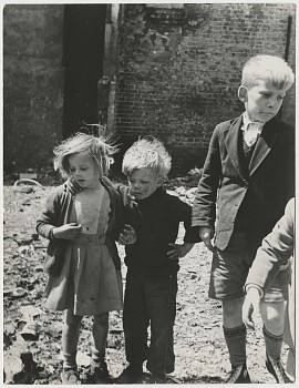 Roger Mayne - Children on a Bombsite, Waverly Walk, London