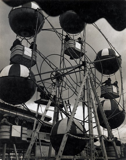 Francois Kollar, La Fete a Neuilly, 1931-32
Vintage gelatin silver print, 10 15/16 x 8 9/16 in. (27.8 x 21.8 cm)
[Party in Neuilly]
3115
$3,500