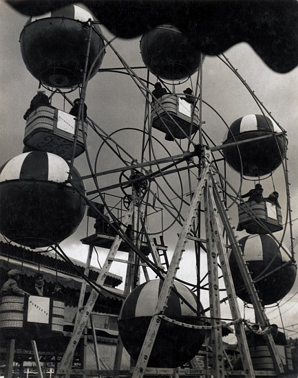 Francois Kollar, La Fete a Neuilly, 1931-32
Vintage gelatin silver print, 10 15/16 x 8 9/16 in. (27.8 x 21.8 cm)
[Party in Neuilly]
Titled in pencil with artist's stamp and notations in pencil verso.
3115
$2,500