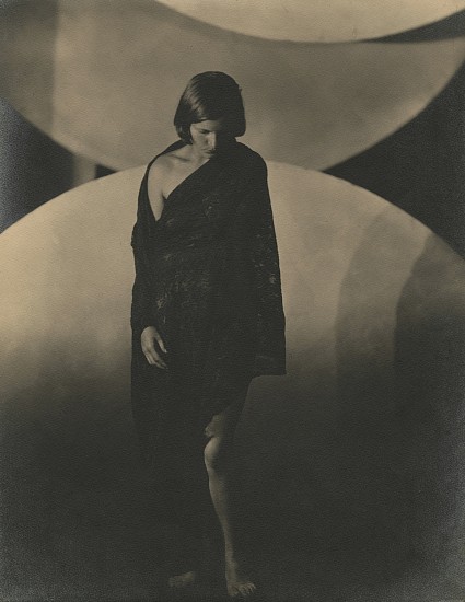 František Drtikol, Untitled, c. 1923-29
Vintage gelatin silver print, 11 3/8 x 8 7/8 in. (28.9 x 22.5 cm)
Numeric notation in pencil on print verso.
8424