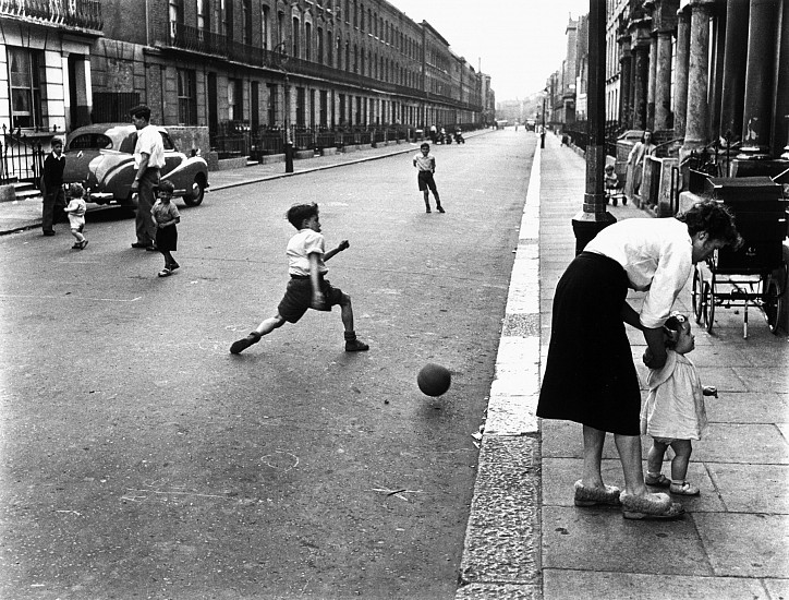 Roger Mayne, View With Footballers, Southam Street, London, 1956
Gelatin silver print, printed 2001, 9 7/8 x 13 1/16 in. (25.1 x 33.2 cm)
Signed and dated in ink recto; signed, titled and dated with notations in pencil on print verso.
3070
$4,300