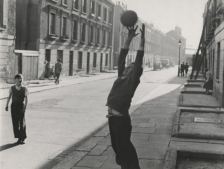 Roger Mayne, Brindley Road, Paddington, London, 1957
Vintage gelatin silver print, 11 x 14 7/16 in. (27.9 x 36.7 cm)
8308
$6,000