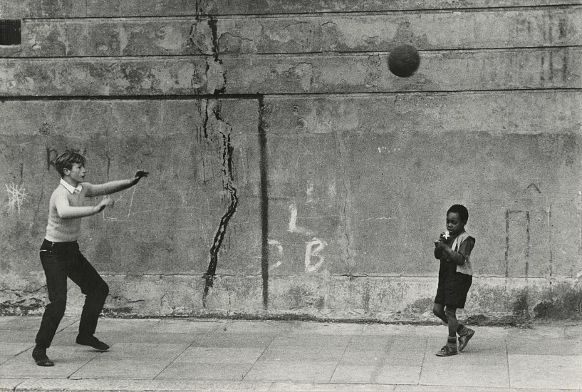 Roger Mayne, Southam Street, North Kensington, London, 1956
Vintage gelatin silver print, 5 5/8 x 8 3/8 in. (14.3 x 21.3 cm)
8372
$6,000